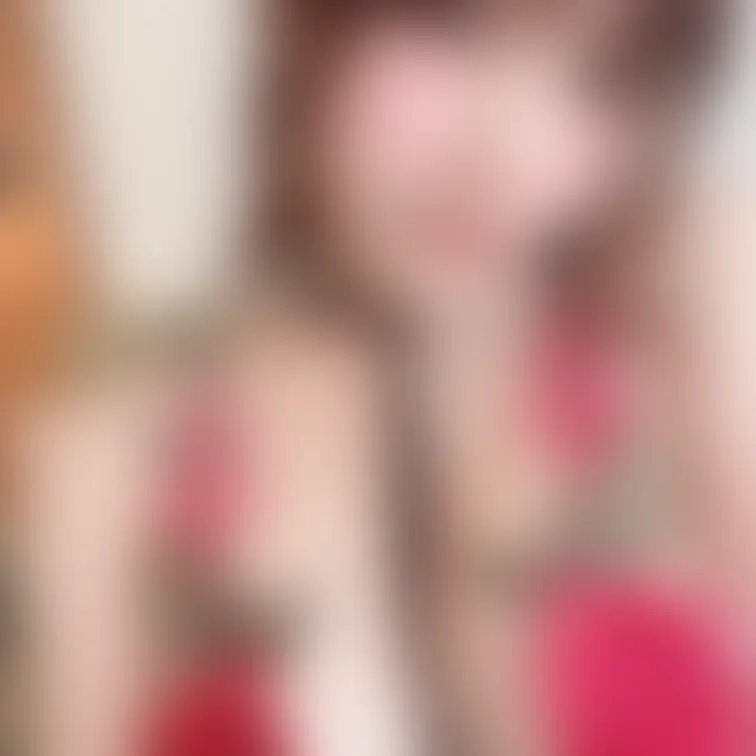 バラのランジェリー、ちらっとだけ…どうでしょう？
あまり見せすぎるのは恥ずかしいけれど、ちょっとだけなら…☺️