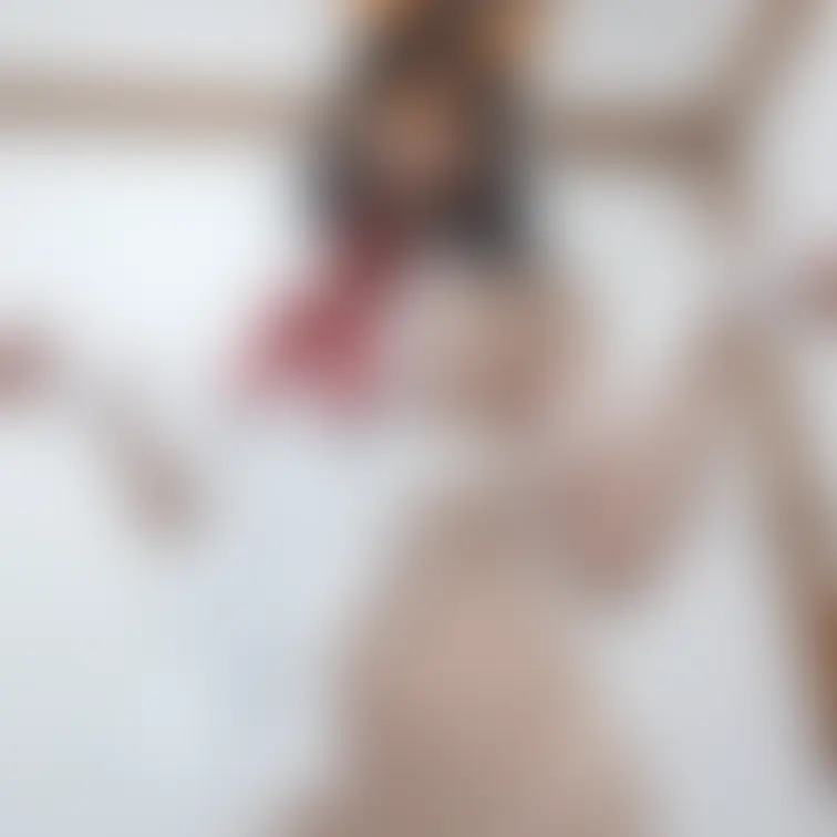 エプロン紐はらり＆後ろから＆おっぱいチラッ🌟

紐ほどいちゃった、、🐣