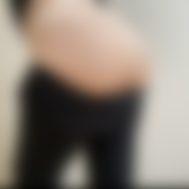 脱ぎ脱ぎ中のお尻🍑