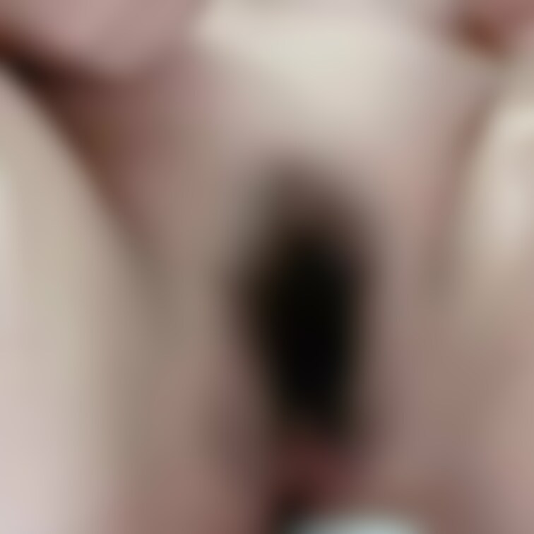 クリームを塗り塗りしているだけの動画🤭