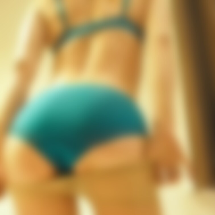 ただただ脱衣の動画！
熟女のボディをじっくりご覧ください。