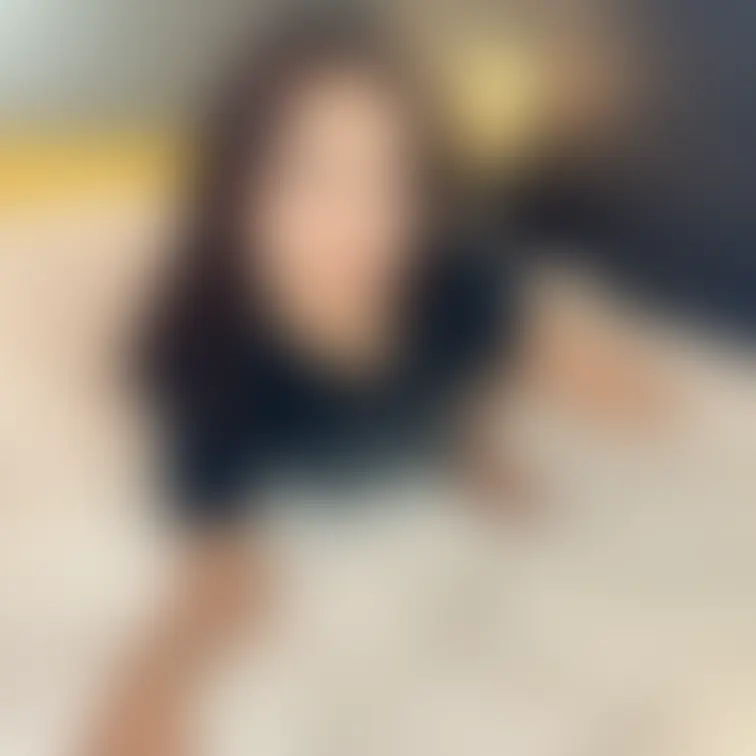 そんなにじっくり見ちゃ恥ずかしい💓
え？
パンティ透けてお尻が見えてる？？

It's embarrassing