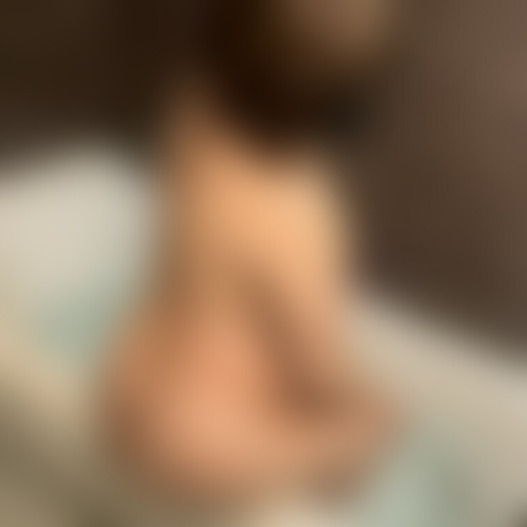成美の入浴シーン、フルヌードをご覧ください。