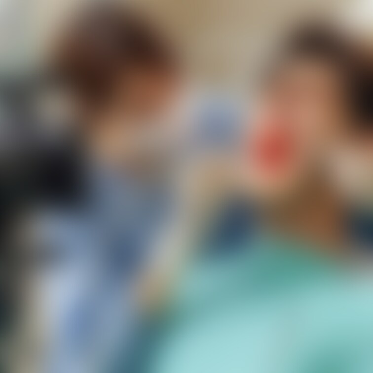 患者の泣き叫ぶ様子を撮影するサディスティックな歯科女医