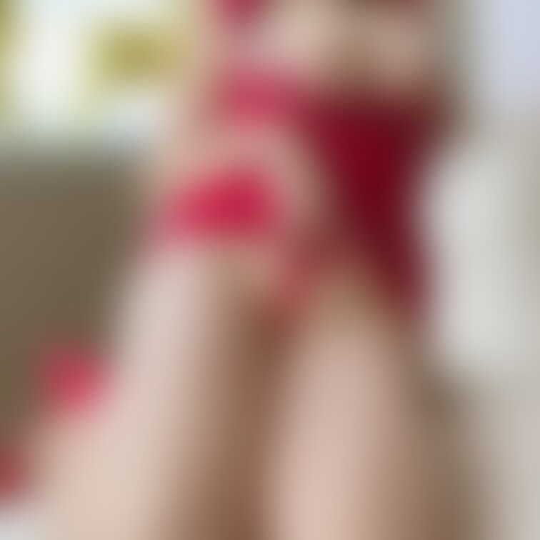 Christmassy lingerie🎄❤️
食い込ませて♡