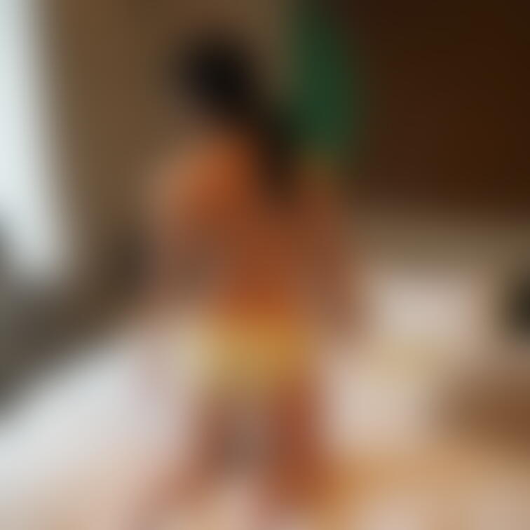 Yさん。プラン名変更とともに、新年一発目の更新はお尻三連発です。さて、近いうちに新作撮影行います。別の女性と絡んでもらう