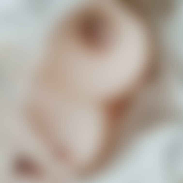 授乳用の服からチラリ