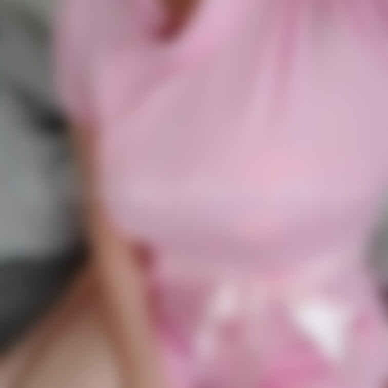爆乳ナースの衣装おひろめ動画💉　1分19秒

6月のおっぱい診断1！
今月は爆乳ナースさん♡
この動画では衣装お
