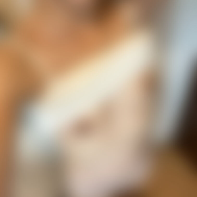 今朝のお着替えの時の写真です🤳🌟
昨夜私が寝ている横で旦那さんがあんな事してたなんて..。笑
投稿見て知る嫁です。笑