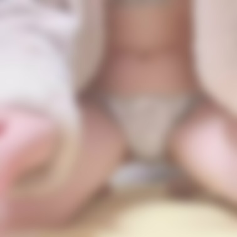 新しい紐パンで指おなしてみました！
下着の上から触ったり指を入れたりしてます
やっぱり私はクリオナが一番好きです
