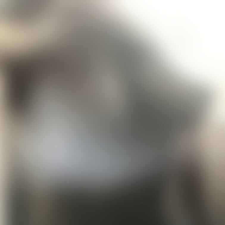 窓際で全裸を撮ったら、日光でエモくなった笑

窓の外に人は…いたのかな？🙊


✼••┈┈┈┈┈••✼••┈┈