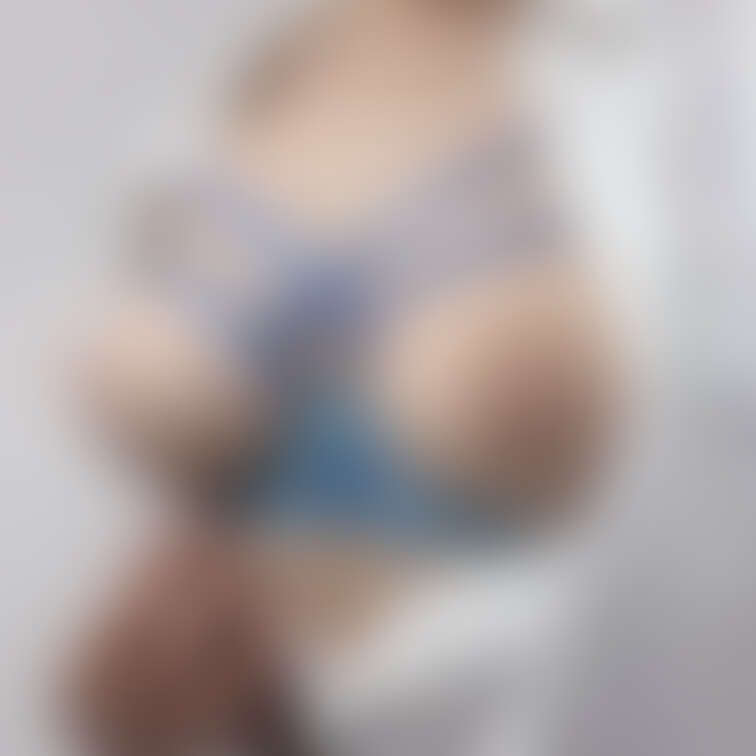 おっぱいの形や乳輪の大きさ丸わかりなの恥ずかしいです...💦

職場でこっそりタプっと上向き乳首🫶🏻🤍


