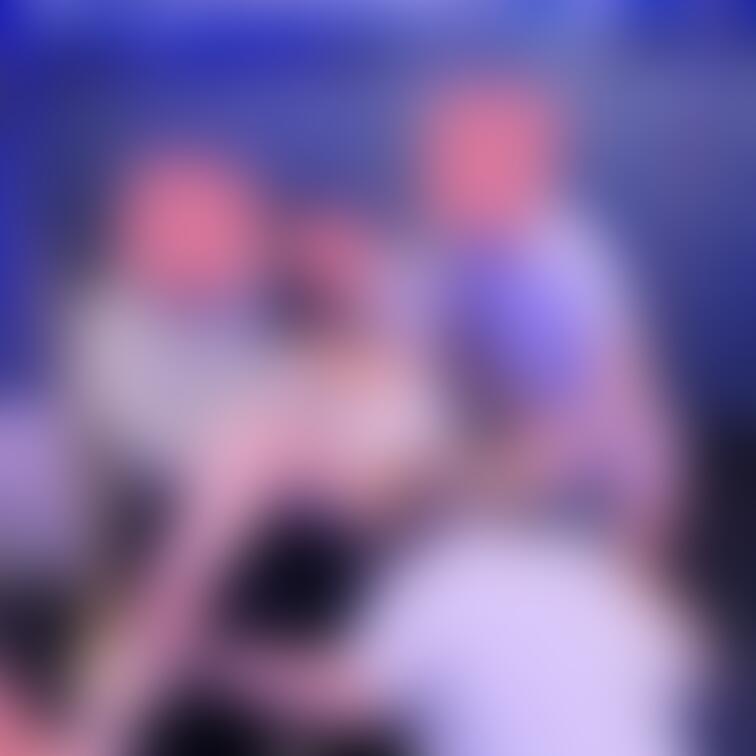 <本日の1枚>
ごく普通のカラオケボックスの中で
妻がこんな事されていました…