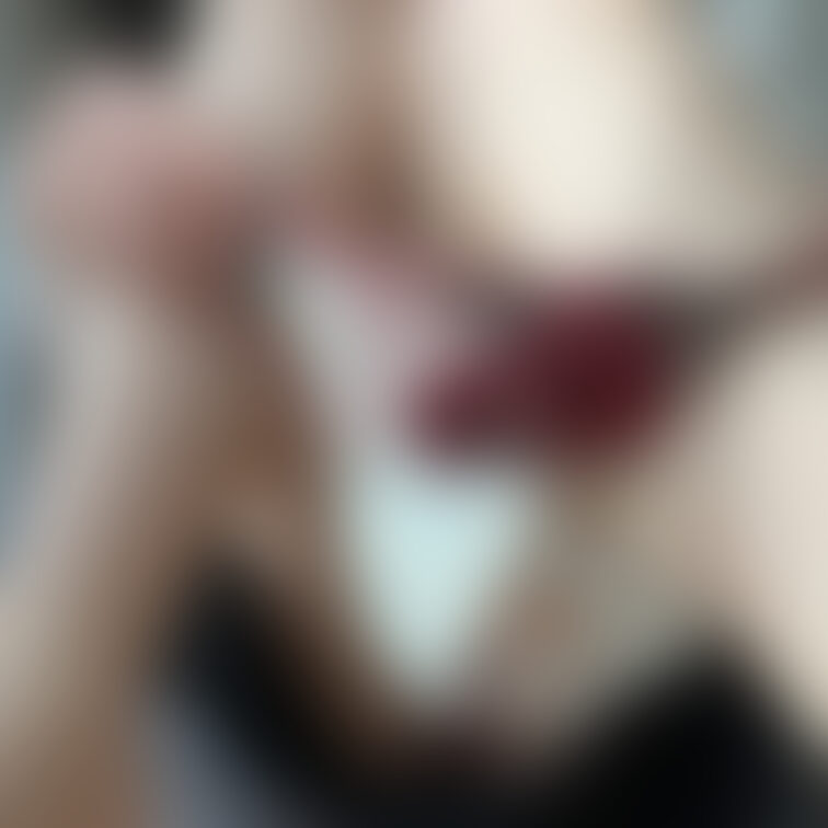 スカート履いた状態でパンティだけ脱いだ姿、スカートから覗き見しちゃう?💗💗
