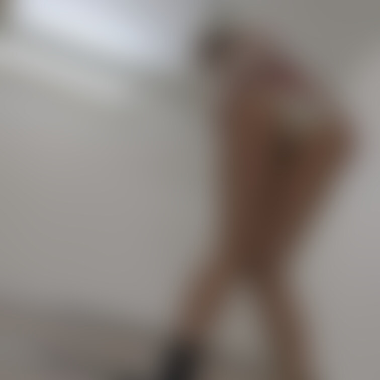 お尻です〜😘下から覗いた○○○風もえろいですねぇ🥰
えちえちサンタが皆さんの夢に出てきますよーに♡🫣