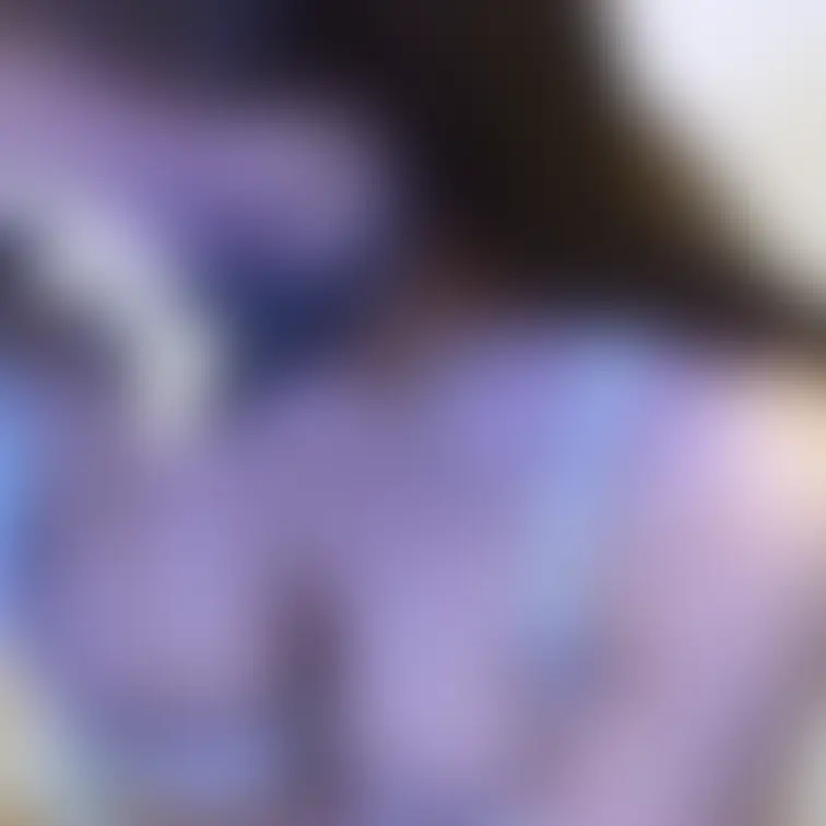 着替え中の女性