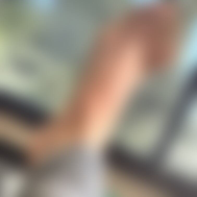 こんばんは！なほです🦶
週の真ん中水曜日、無事乗り切れましたか？

なほは夏が好きなので、暖かくなると夏の写真をよ