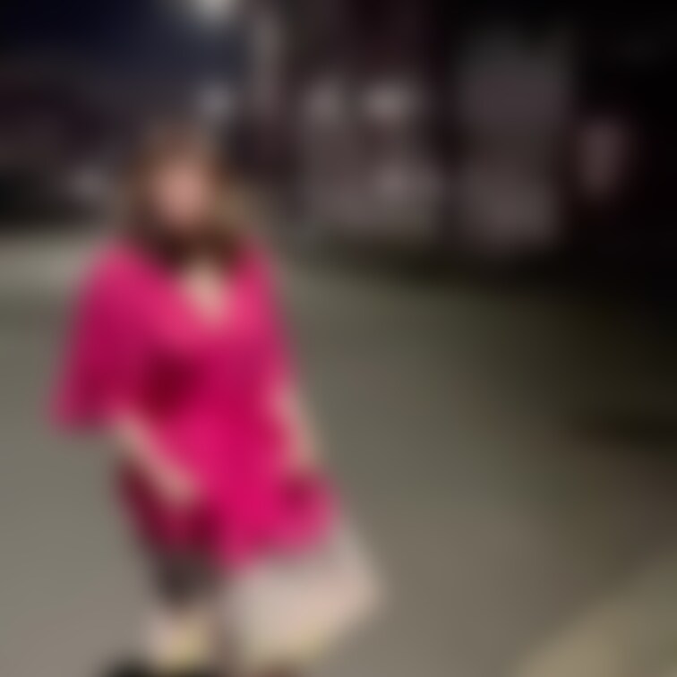 おっぱいスケスケのお洋服で夜のお散歩💖
道路の真ん中で露出撮影📸💕
誰か来ないかドキドキしながら脱いじゃいました🥰