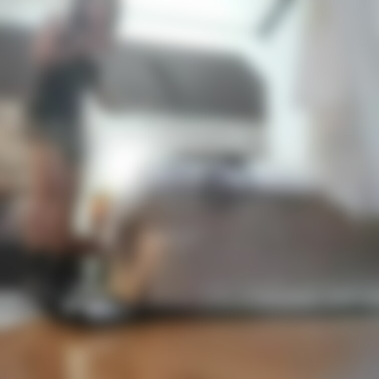 痛い鞭は苦手だからと、あまり痛くないバラ鞭で○○○
それでも悶えるかわいい子
