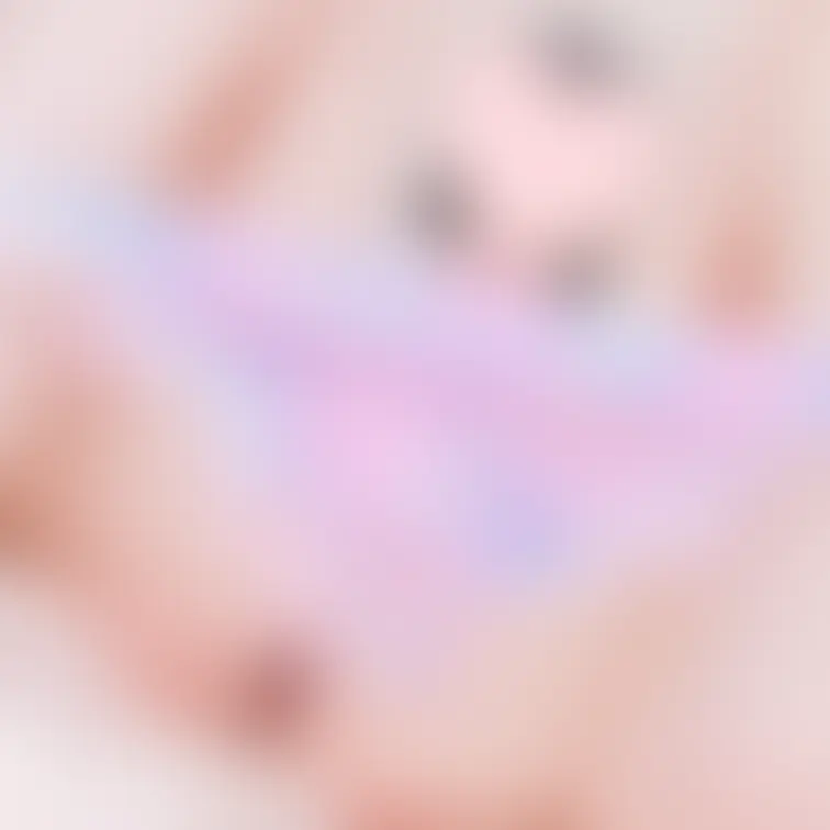 こんな格好恥ずかしい🫣💕パンツ取っちゃダメだよ💕