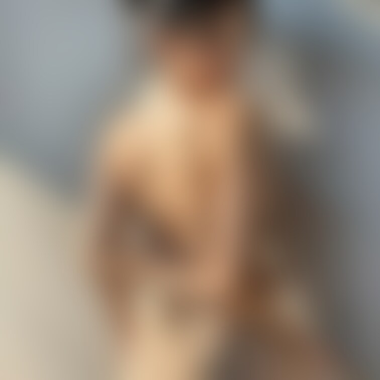 エッチな後ろ姿⁉︎ポニーテール美女の一息