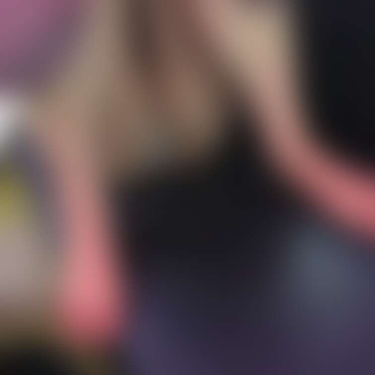 人妻さんとマッチしたので
パンティ見せてもらいに行ってきました笑🩲

ラベンダーピンクの可愛いレースのパンティです