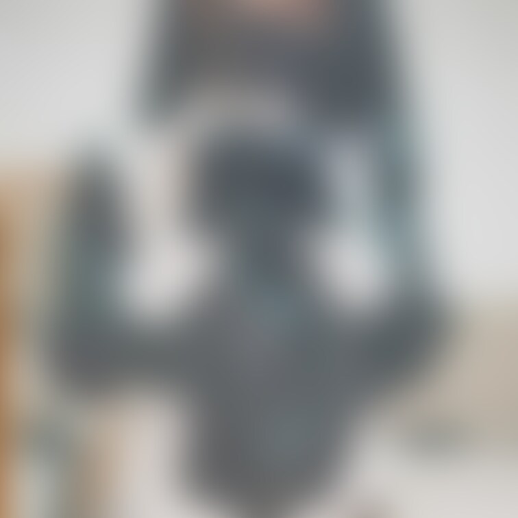 フラット貞操帯装着してるシスターさん(♂)