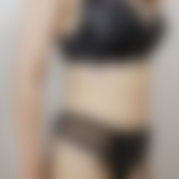 ランジェリー姿を見られたくてサルートを着用しています🥰