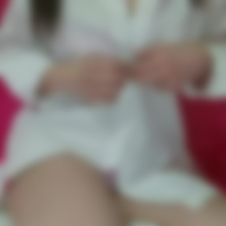 2回に分けて撮影したのでパンツ脱いでオナニーしてる動画がどこかに消えてしまって今回は珍しくパンツ履いたままhimeがオナ