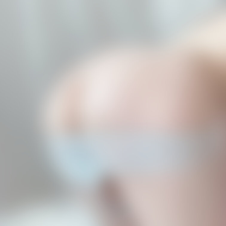 半脱ぎですけどいかがですか？🍑💕

今月もよろしくお願いします🥰