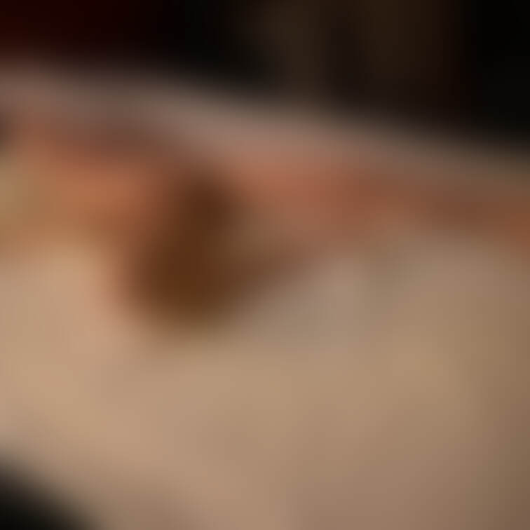 他人棒にいっぱい○○○されて感じまくった後に快楽の末、満足して疲れ切って寝ている妻。
全身から他の男の体臭、股間から他