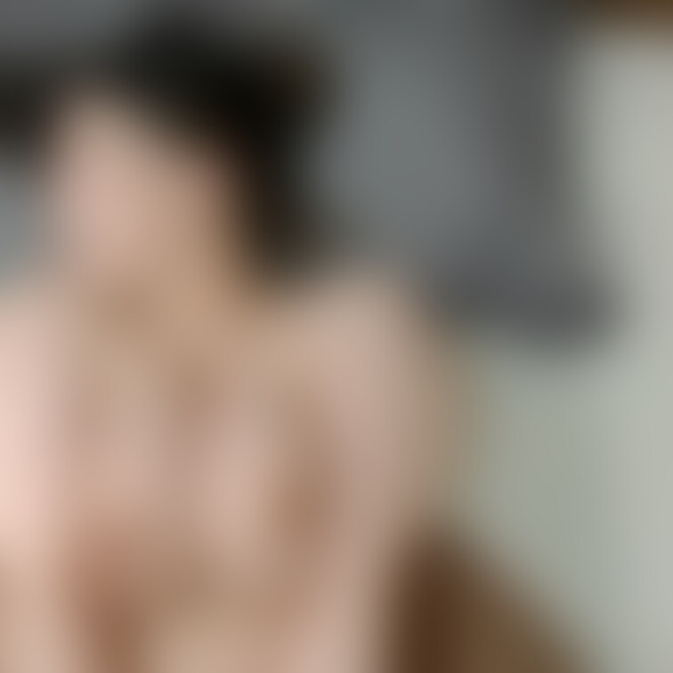 プラン内でハメ撮り個人撮影している素人の女の子です！おっぱいも綺麗な子が好きなんですよ★ちなみに個人的には脚フェチです笑
