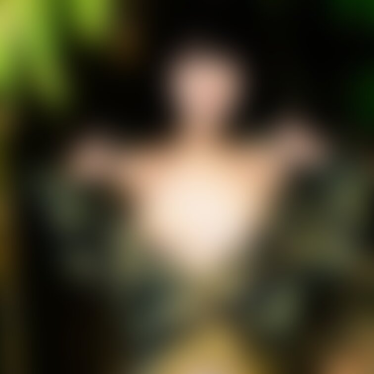 タイガーストライプの女