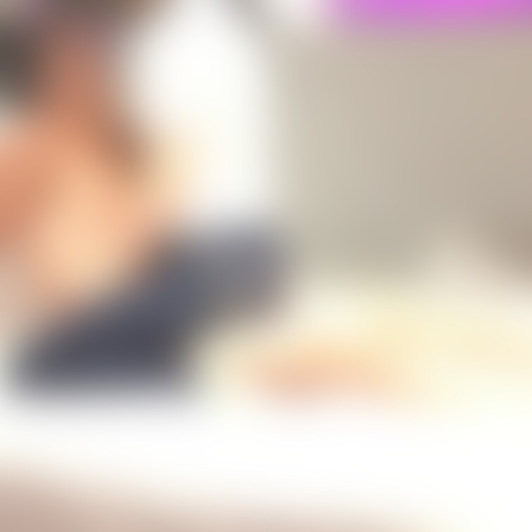 エロ仲間Yさんとお風呂から上がりベッドでmoussy穴開きデニムを履いて始まりました。