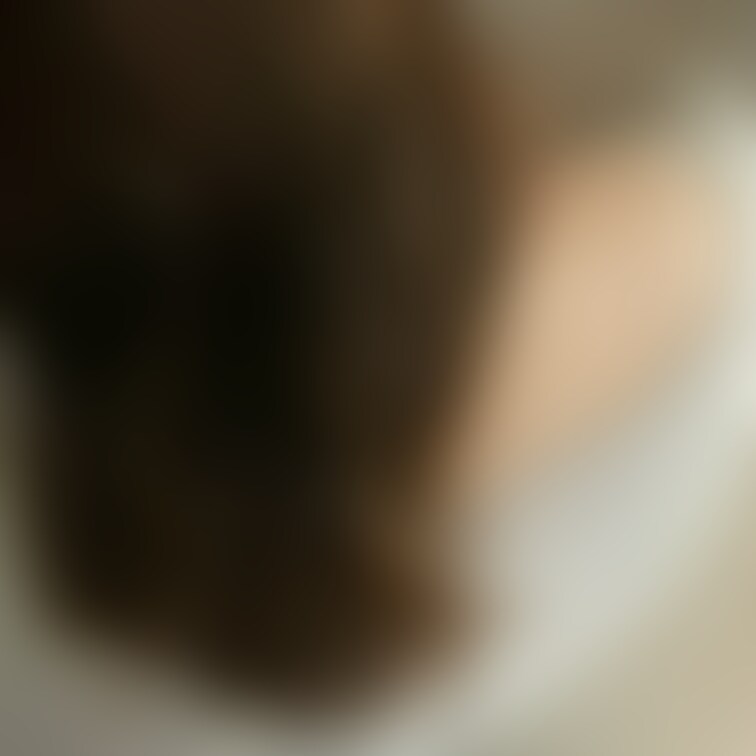 嫁ちゃんを後ろから襲っちゃいます。