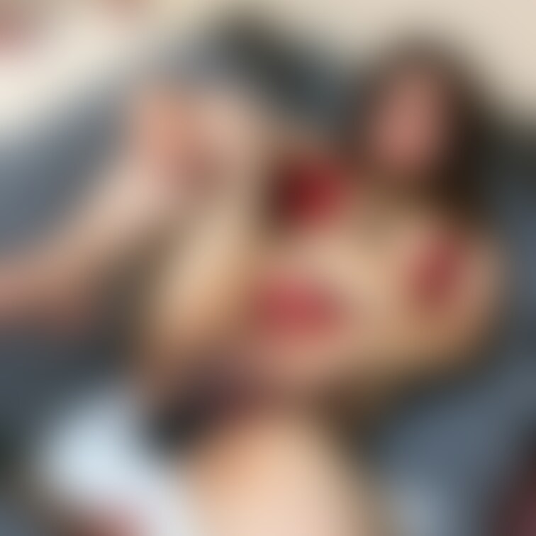 あやかです🐣
自分で言うのもなんですがヤリマンちゃんです😝
色んな人とエッチしたり色んなエッチのプレイを楽し
