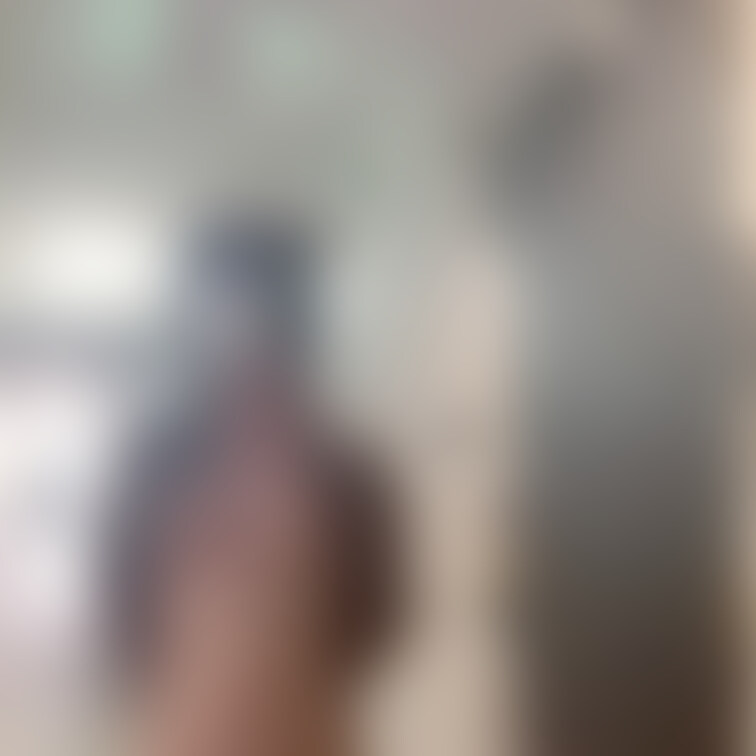 アパートのお部屋出てすぐのところでおっぱいだして露出してるときのやつ💕
後ろから人きたらおしりもみえちゃう🥰