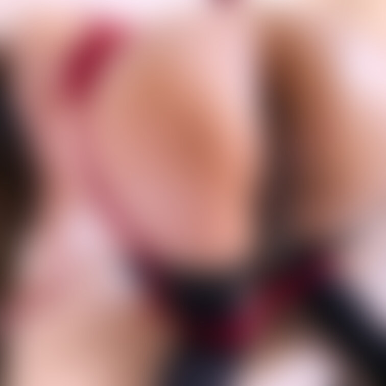 お尻はかなり発達してます🥺💦
専業主婦なので陰毛未処理です🥺💦
性欲が強めなので…
オナニーするといつもお潮吹いち