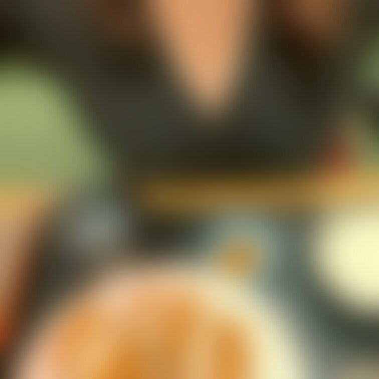 美味しいとんかつ屋さんで食事
テーブルに店員さんが来た時、じっと見ていたのはこんなパンツが見えていたから?