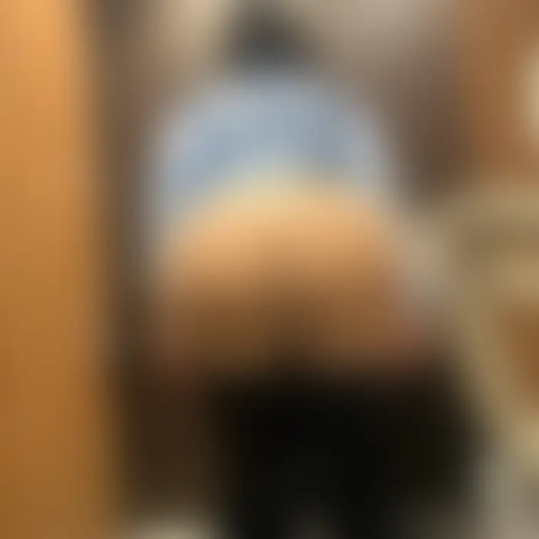 仕事中に下着が汚れてしまったので今からお着替えします。