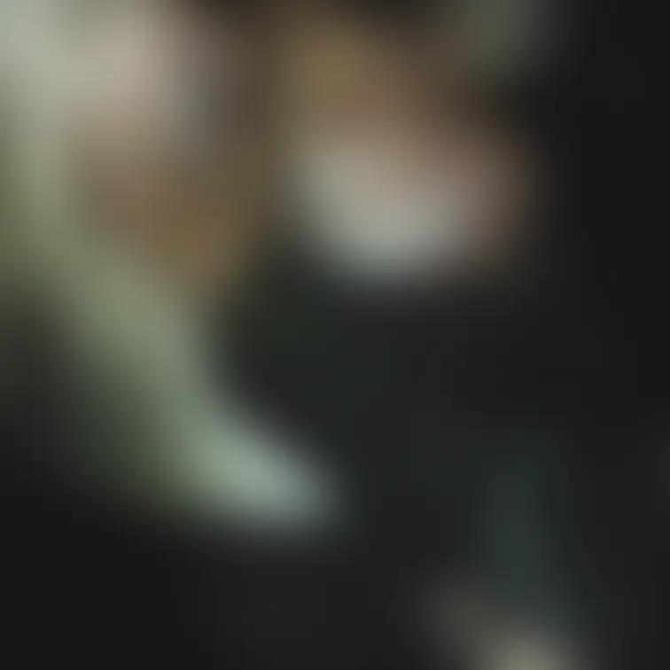 ♥️NTR♥️車内で知らない男性に胸のボタンを外されて
アダルトショップで触ってきた男性に
巨乳を揉まれ、ボタン