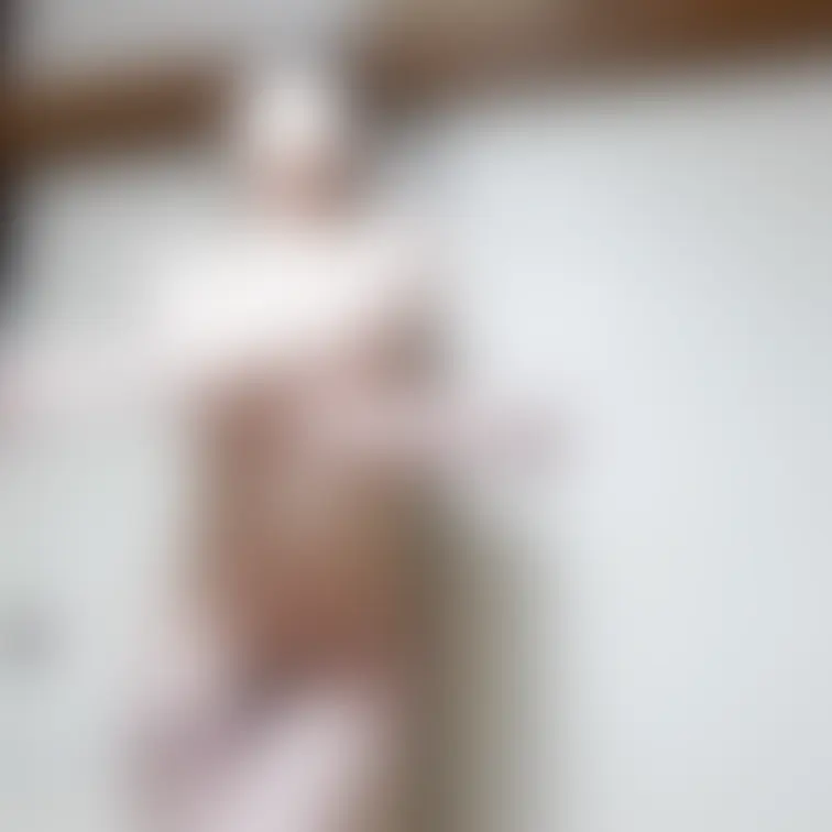 弥生の全裸パーティー兼公開撮影での一コマ。みんなの前で可能な限り体を隠しながら全裸でラジオ体操やってもらいました。こんな