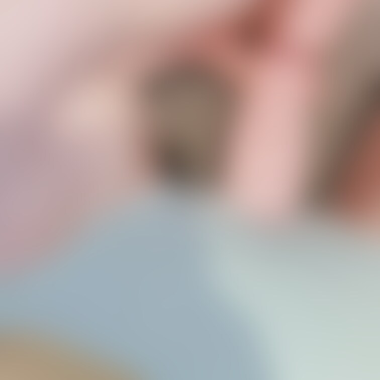リモートワーク中に我慢できなくなって…
仕事部屋で椅子に跨っておもちゃ押さえつけながら腰振りおなにーしちゃった…///