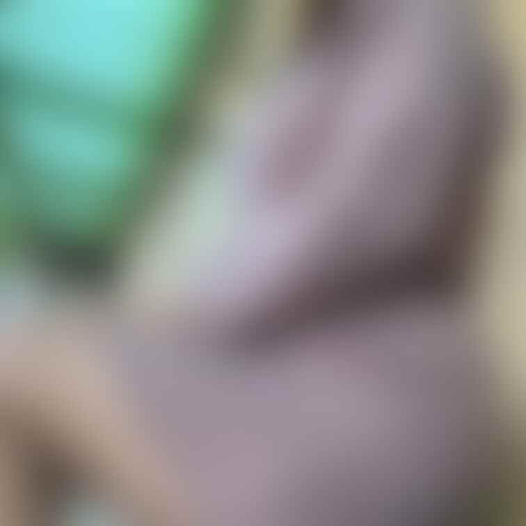 短めな服で、みんな見ますね　太ももおいしそう