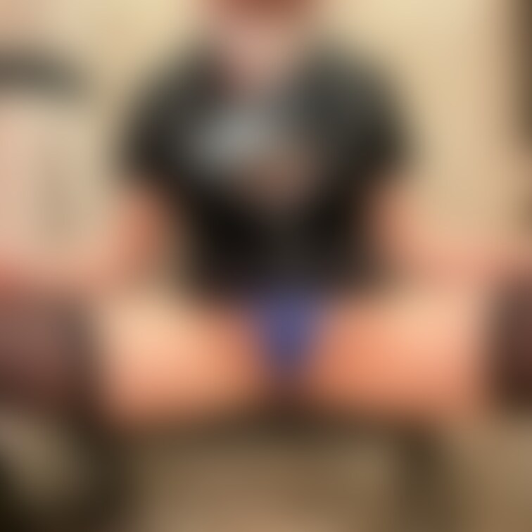 CAコスプレで正面Tバック写真一枚♡
下品に浮き出たまんこの割れ目♡
