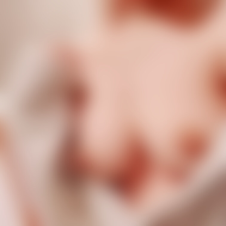 むにっっっ
