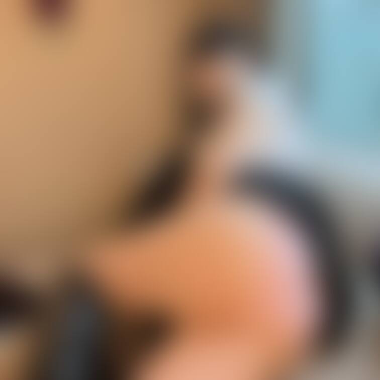 「ミニスカートを捲って…太もも晒し＆パンツ越しの、アソコ…」

パンツ丸出しで…

さぁ…どうしたい？わたしの事