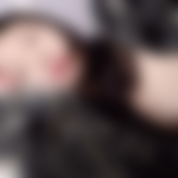 白く美しい裸体をシルバーフォックスのコートで覆うマダム（妻）とショッピングへ。
当たり前だが・・・そのコートの下は主の私