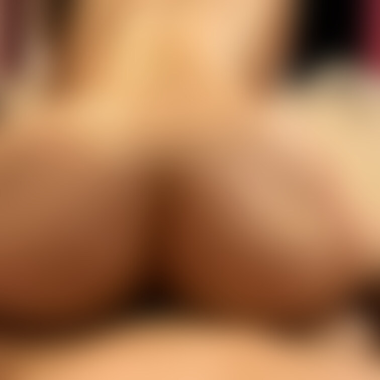 8月10日（土）19：00🌟配信予定🌟
ぜひ見に来てください🥰

全身ローションまみれの彼女のクッソエロい尻を騎乗