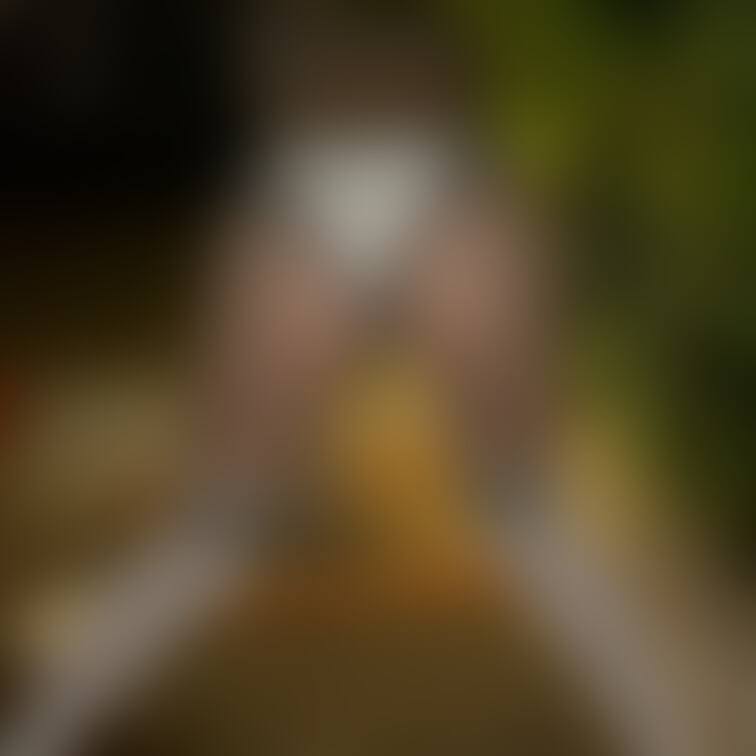 Xの続きです🧡スクール水着にニーハイで公園露出お散歩😖🧡いつもの場所でおしっこお漏らししちゃいました😖🧡ギャラリーの方の